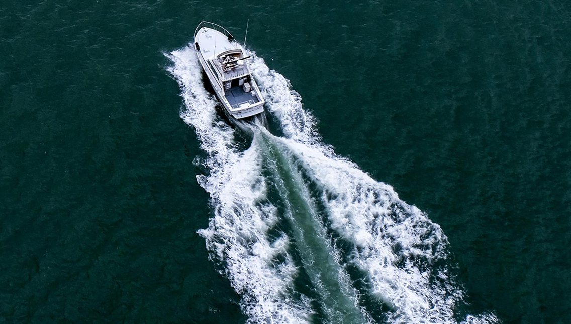 An aerial view of a speed boat in the ocean.